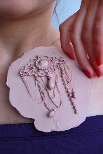 what is jewellery, was ist schmuck, dreidimensionale, eigenständige, plastische Skulpturen, independent plastic sculptures, Zeichen am Körper, signs on the body, Schmuck ist Identität, jewellery is identity